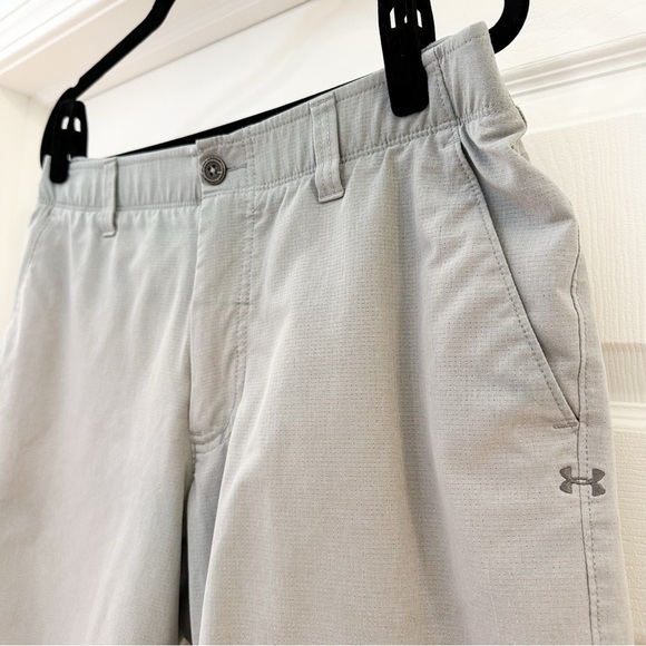 Under Armour Flat front Golf Shorts Quick Dri Elastic Waistband Gray sz 34 - Picture 2 of 4